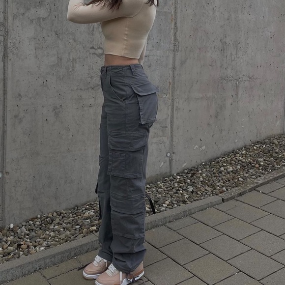 Stradivarius cargo pants in grey straight leg - Picture 2 of 16